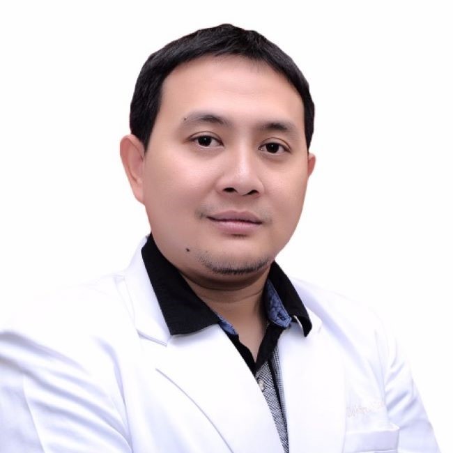 dr. Adi Sp.KK Dokter Kulit Bekasi - Photo by Derven Dermatology Clinic Site