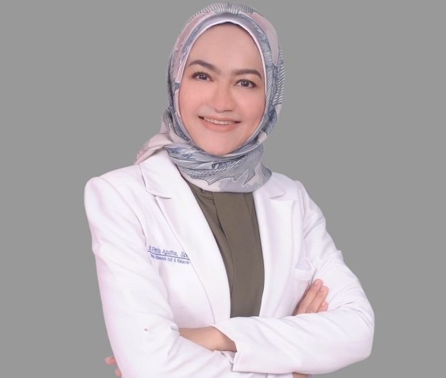 dr. Fitria Agustina, Sp.KK, FINSDV, FAADV Dokter Kulit Jakarta Pusat - Photo by Klinik Promec Site