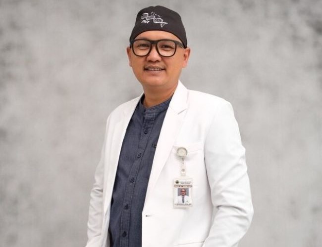 dr. Nugrohoaji Dharmawan dr,Sp.KK Dokter Kulit Solo - Photo by Google